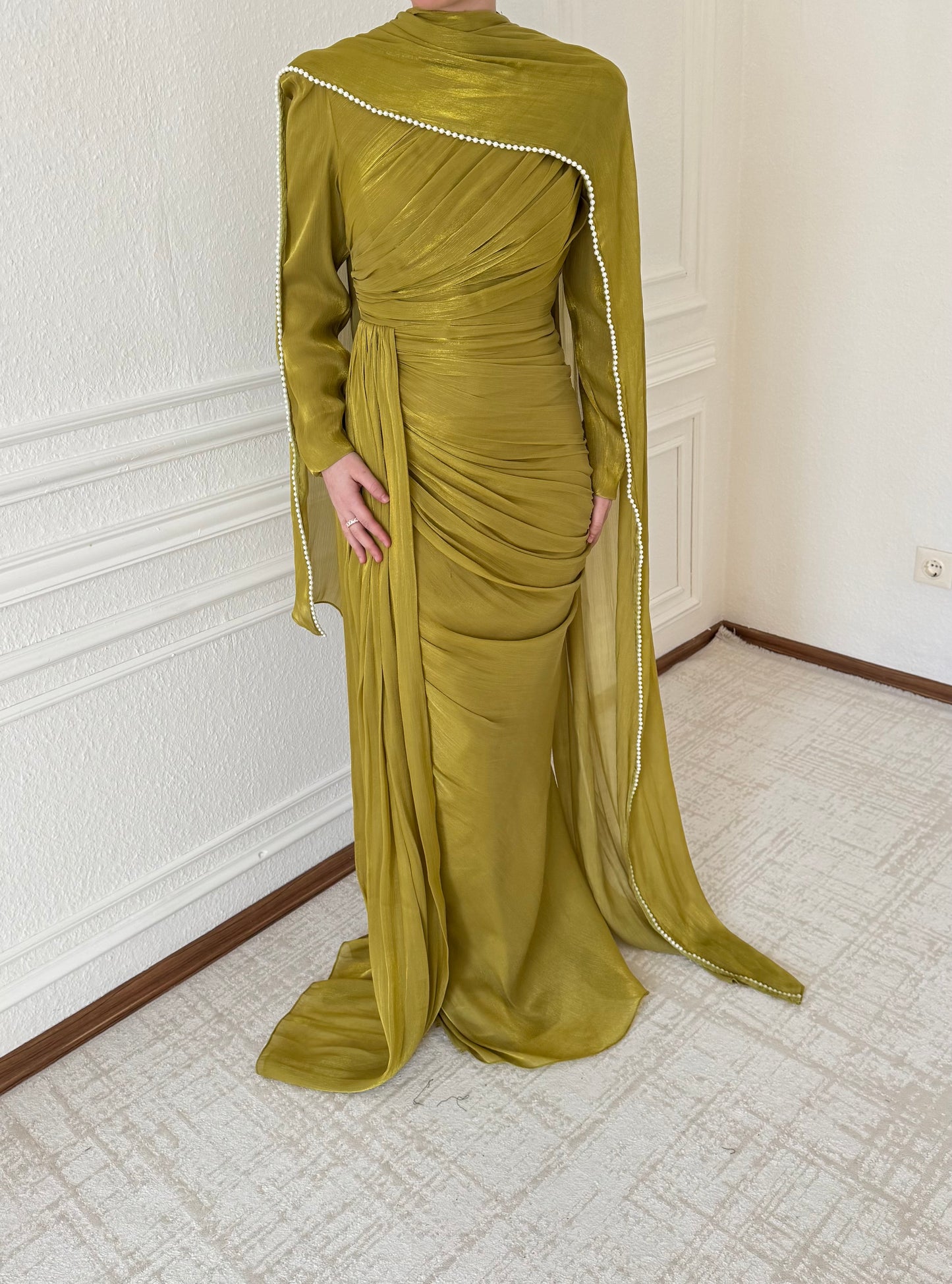 Sena Dress mit abnehmbarer Schal