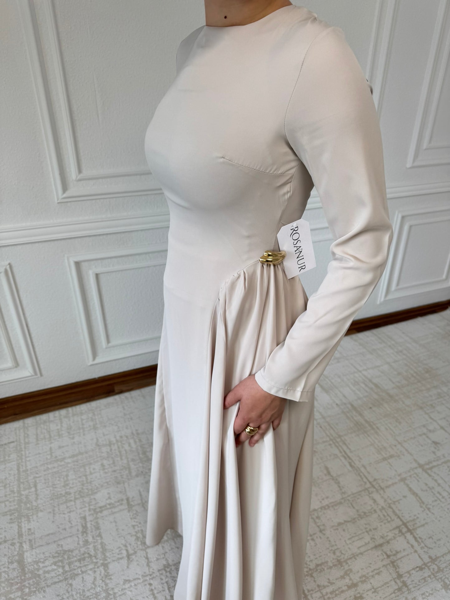 Amira - Maxikleid mit Gold Detail - Beige