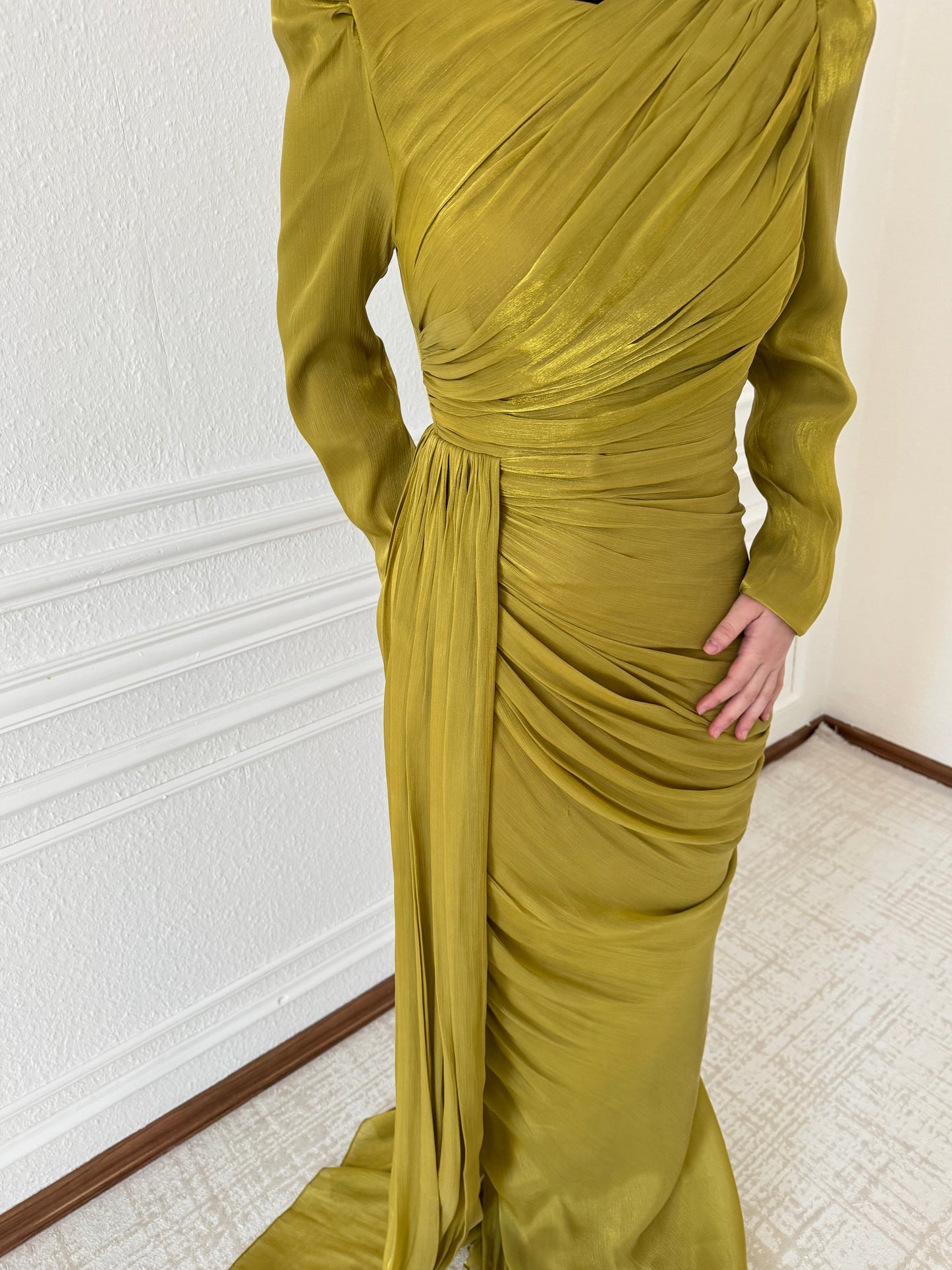 Sena Dress mit abnehmbarer Schal
