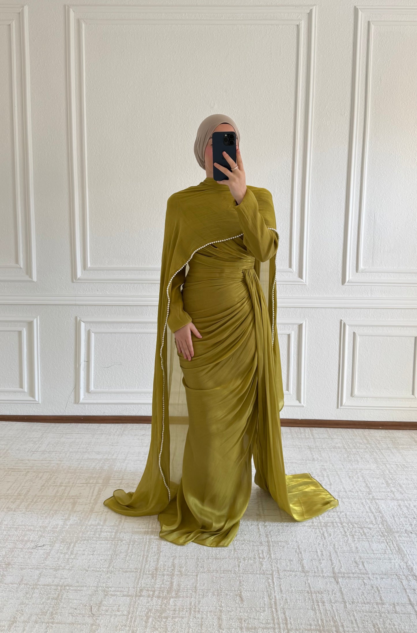 Sena Dress mit abnehmbarer Schal