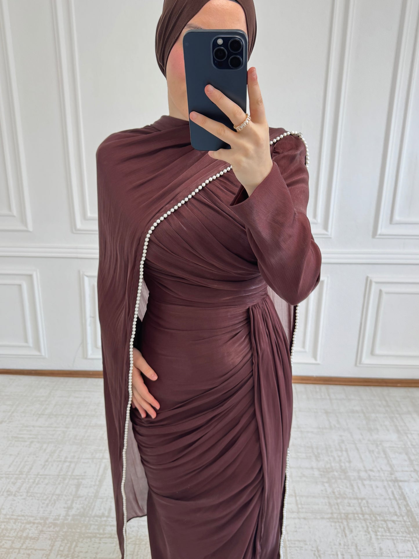 Sena-Dress mit abnehmbarer Schal