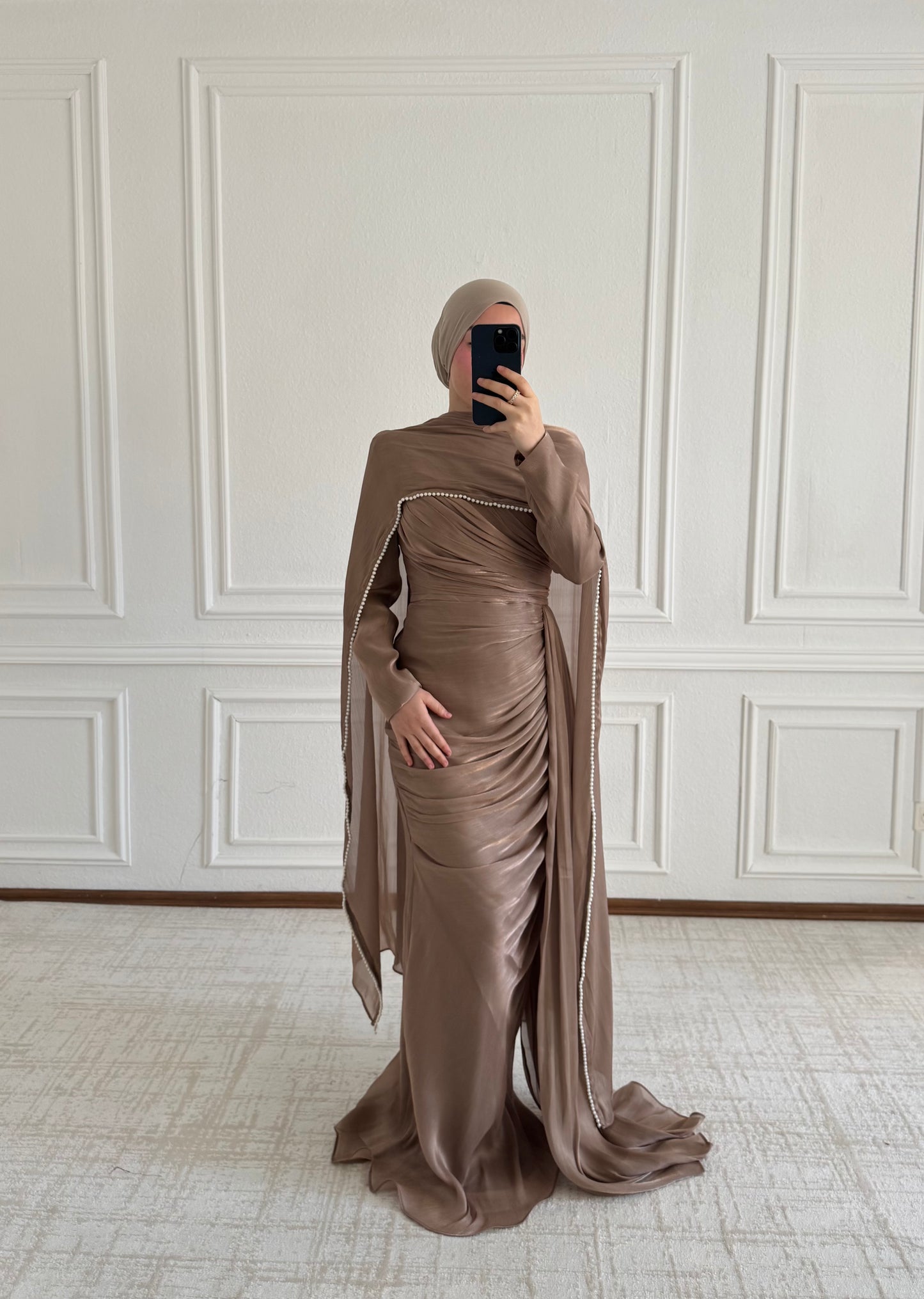 Sena-Dress mit abnehmbarer Schal