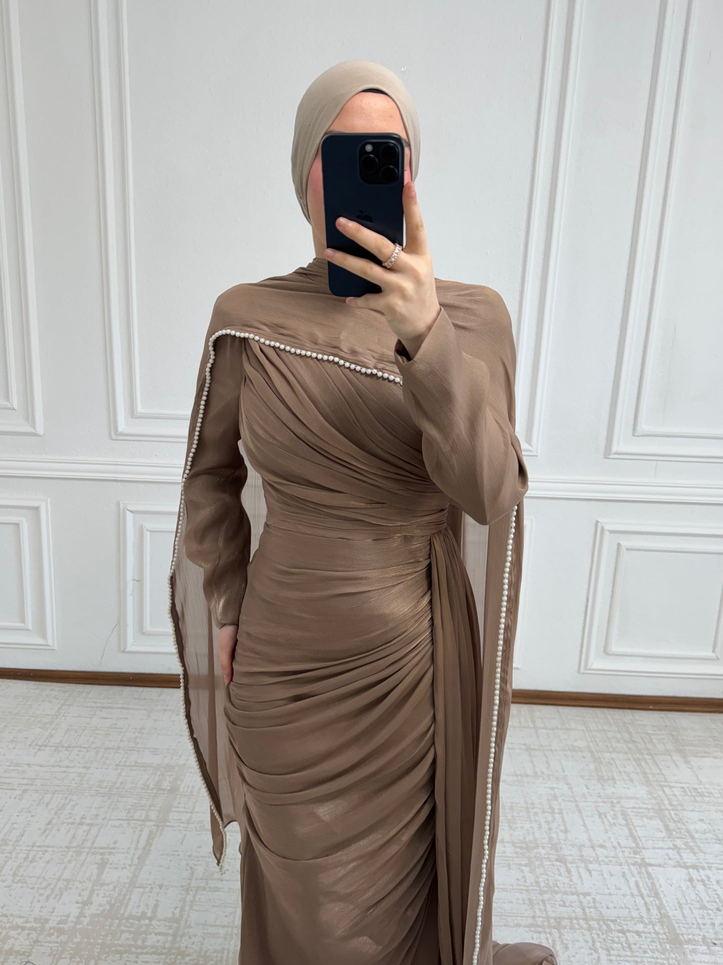 Sena-Dress mit abnehmbarer Schal