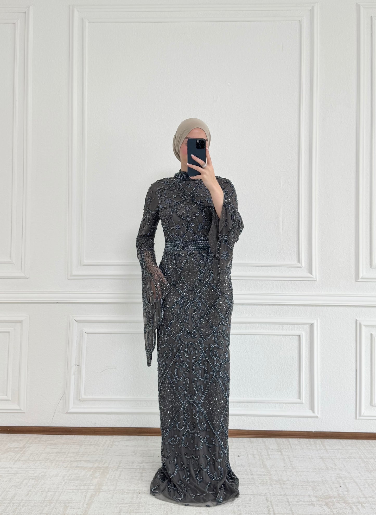 Aya – Premium Haute Couture Grau