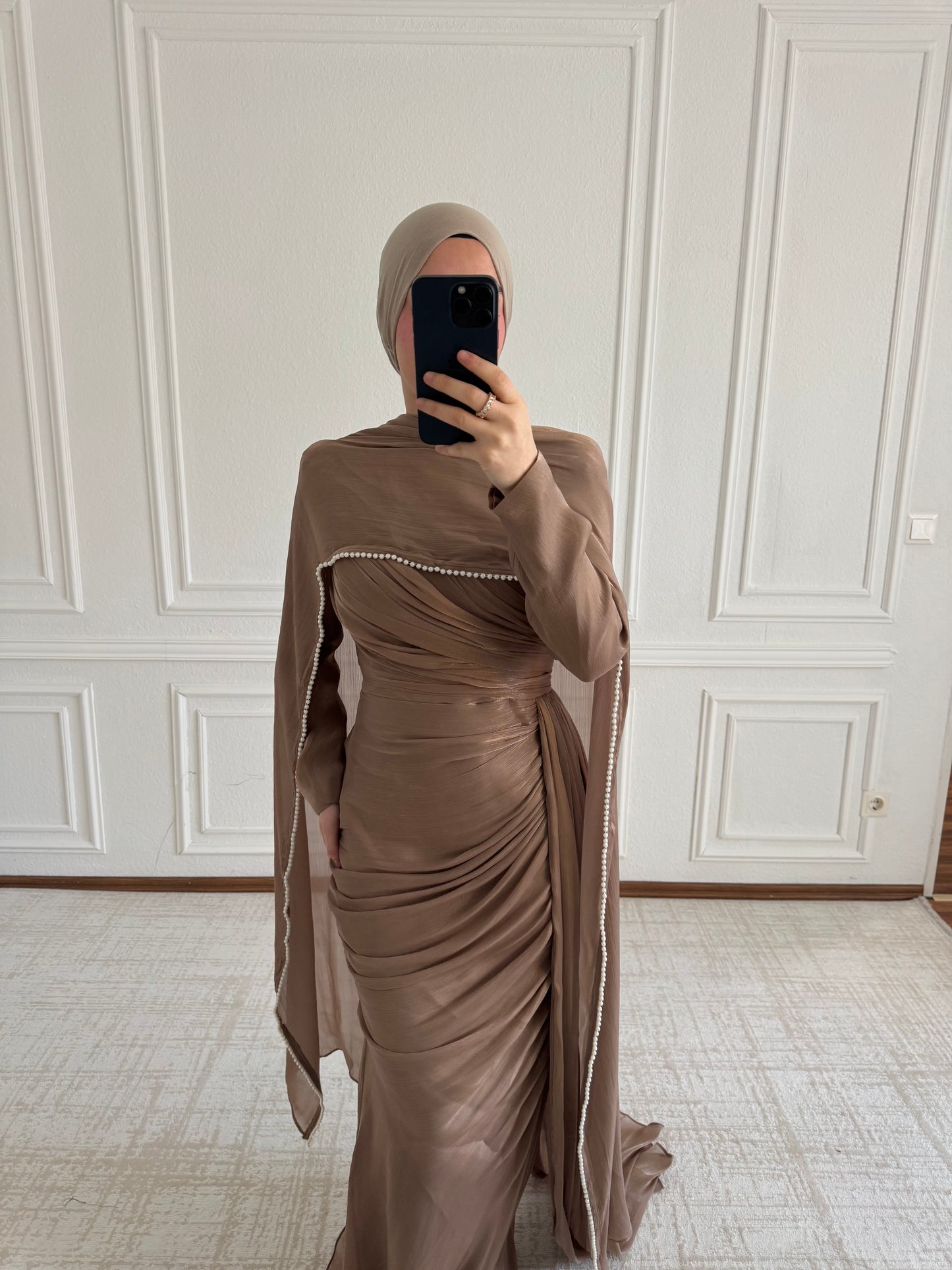 Sena-Dress mit abnehmbarer Schal