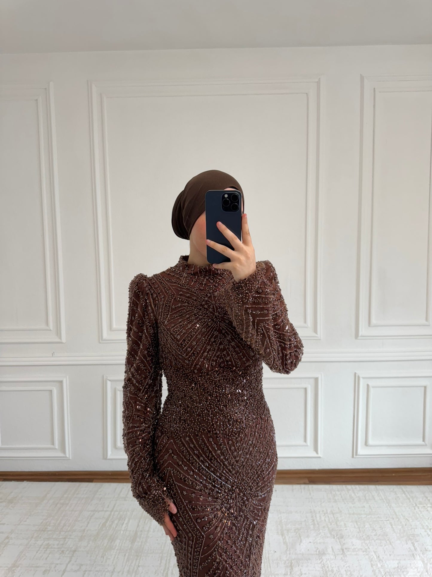 Soraya Abendkleid mit Perlen & Pailleten